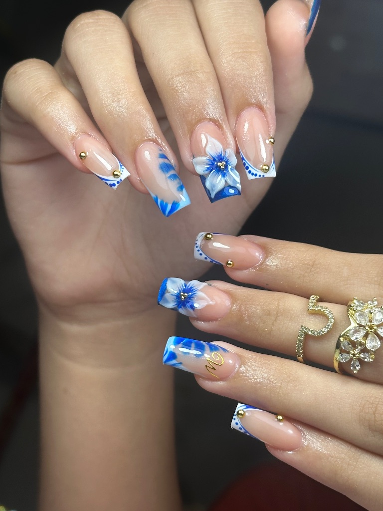 Uñas en acrygel con diseños elaborados
