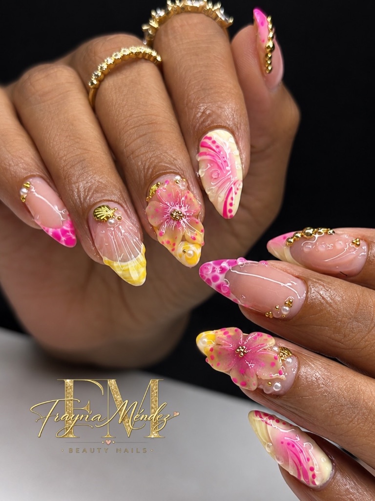 Uñas en soft gel con diseños variados