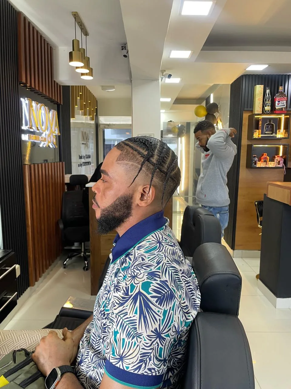 Corte con barba y trenzas